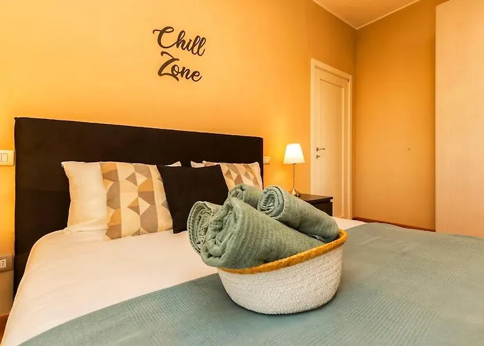 Sunny & Updated Flat With Panoramic View 50m From M4 Stop Appartamento