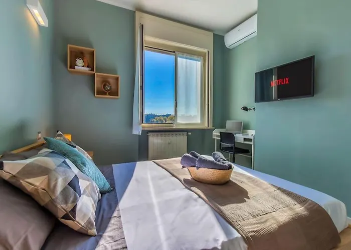 Charmy & Cozy Panoramic Flat 50m From M4 Stop Milan