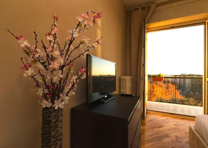 Sunny & Updated Flat With Panoramic View 50m From M4 Stop * Milán