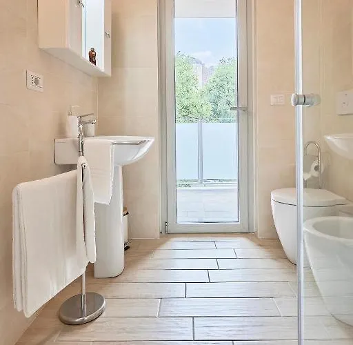 Postumia Joy - Sansiro Stadium - San Carlo Hospital * Milán