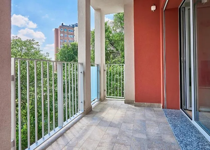 Postumia Joy - Sansiro Stadium - San Carlo Hospital * Milán