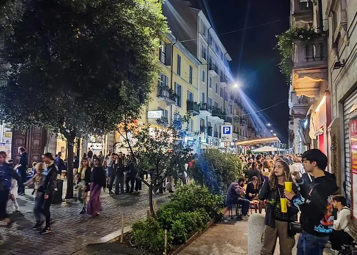 Isola Di Chinatown Area Pedonale * Milánó