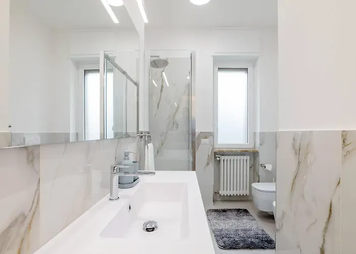 Luxury 1 Bedroom Apartment, Close To San Siro, Fiera And 10 Min Metro To Duomo * ميلان