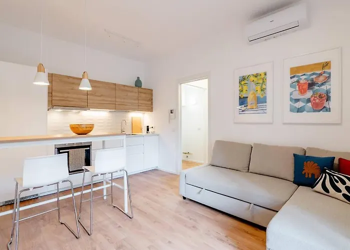 Luxury 1 Bedroom Apartment, Close To San Siro, Fiera And 10 Min Metro To Duomo شقة