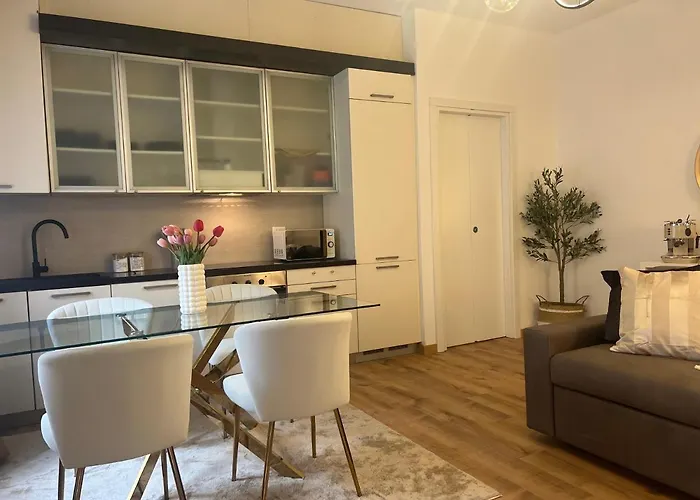Apartment Regina In Bocconi Milan