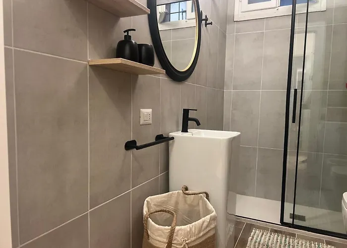 Apartment Regina In Bocconi Milan