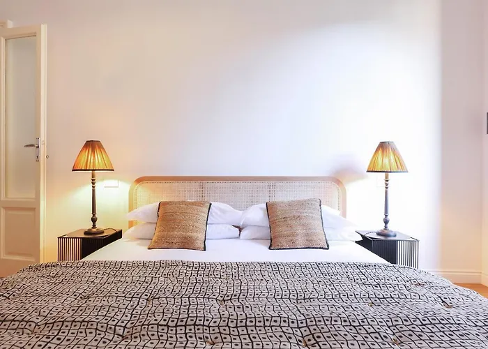 Adelaide Elegant Milano