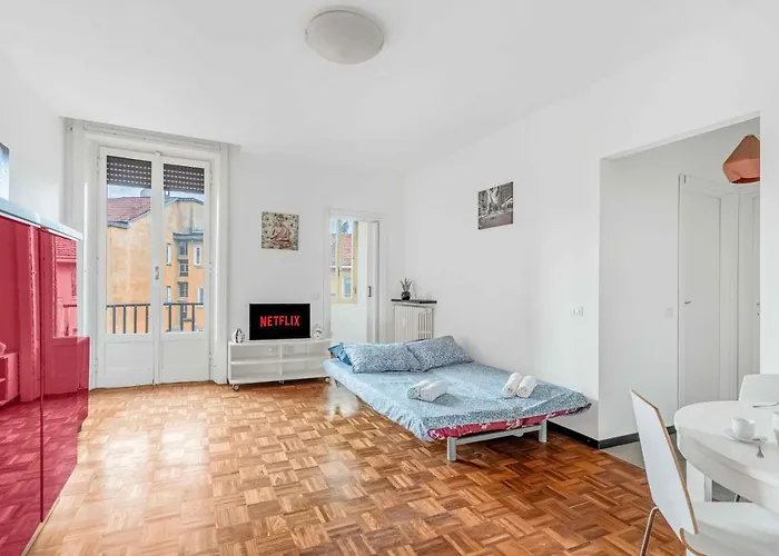 Mi8 -10 Minutes From The Duomo- Large 米兰