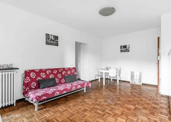 Mi8 -10 Minutes From The Duomo- Large *