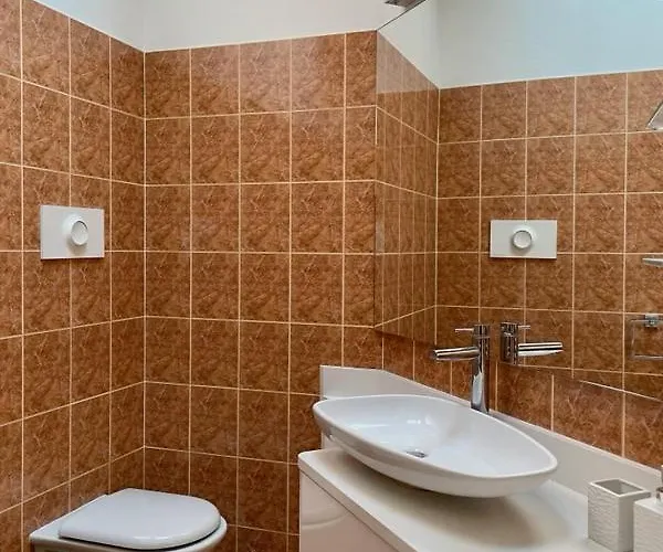 Porta Venezia-cozy Lägenhet *