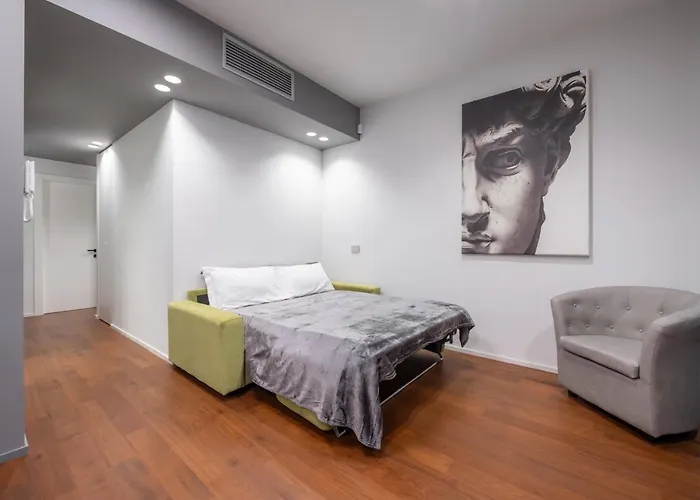 We - Broletto Boutique Mailand