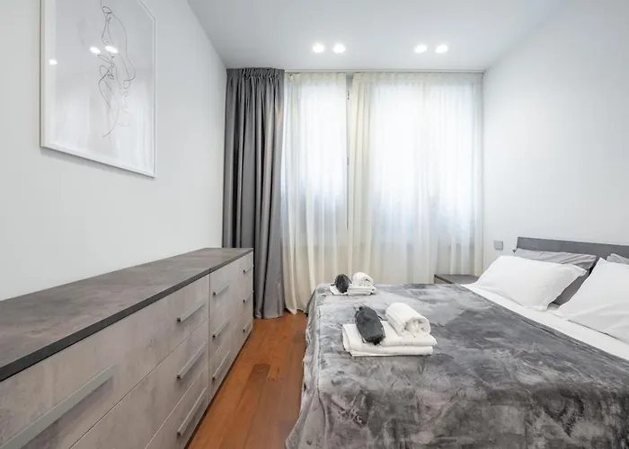 We - Broletto Boutique Mailand