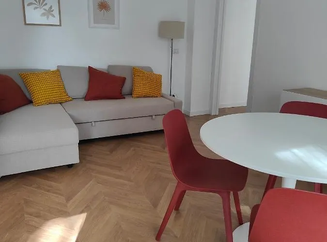 Elegante Bilocale A Con Balcone Milánó