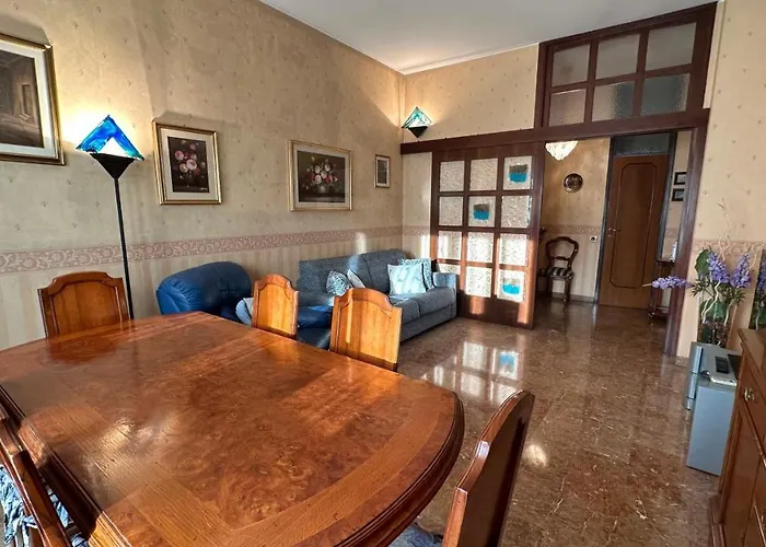 Dehomes - Two Bedrooms, Terrace, Wi-fi, Tram To Centre & Rho Fiera Apartmán *