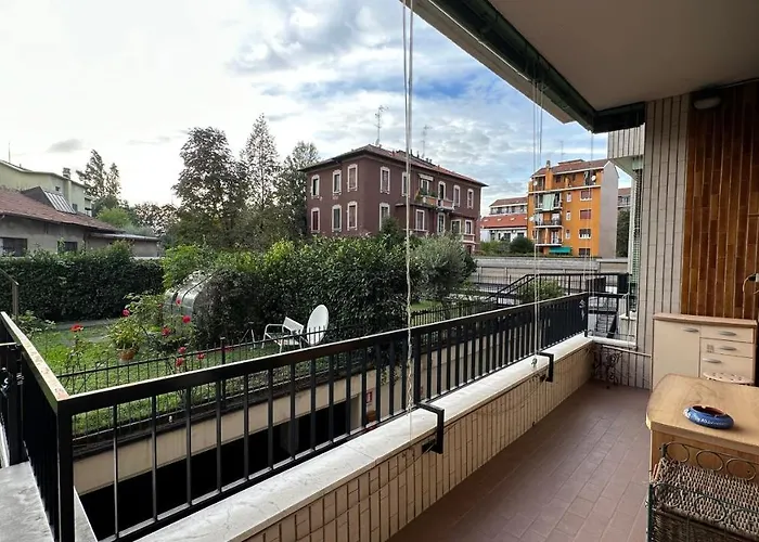Dehomes - Two Bedrooms, Terrace, Wi-fi, Tram To Centre & Rho Fiera * Milán