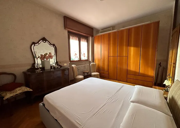 Dehomes - Two Bedrooms, Terrace, Wi-fi, Tram To Centre & Rho Fiera Apartmán *
