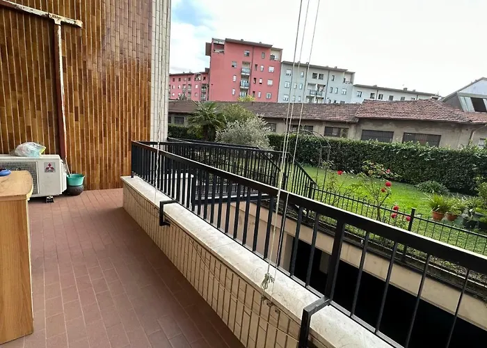 Dehomes - Two Bedrooms, Terrace, Wi-fi, Tram To Centre & Rho Fiera Apartmán