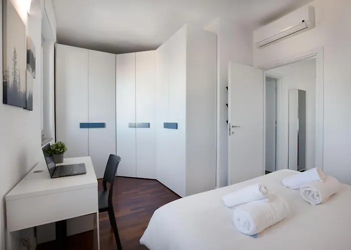 Navigli - Duomo Magnificent View Of The Skyline