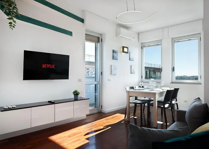 Navigli - Duomo Magnificent View Of The Skyline מילאנו