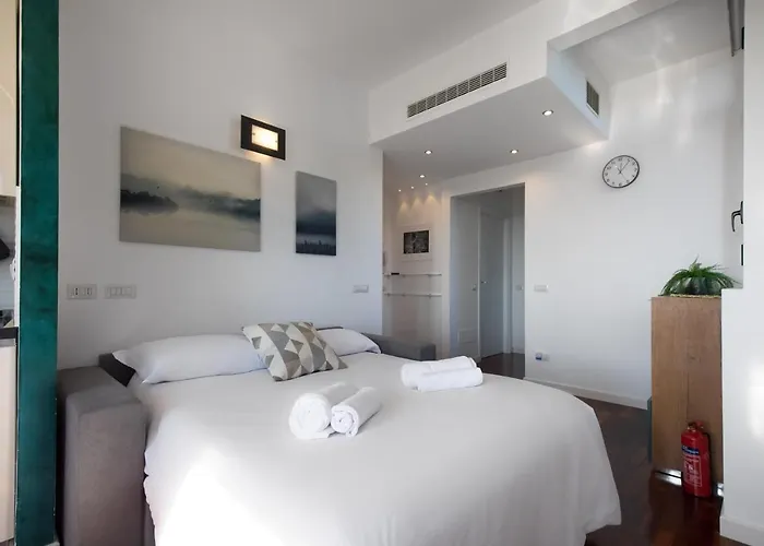 Navigli - Duomo Magnificent View Of The Skyline דירה מילאנו