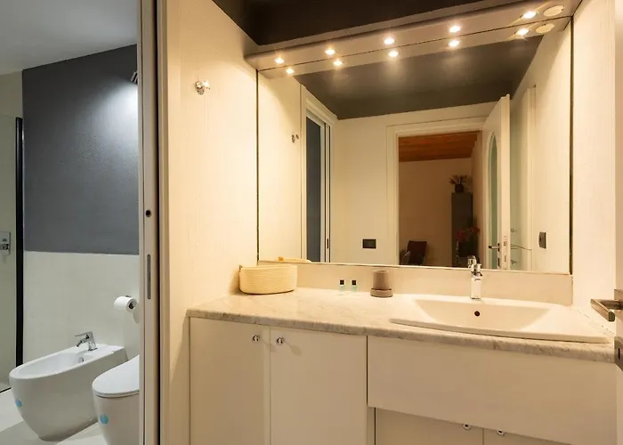 Hl - Darsena, Navigli Milano, Via Torino