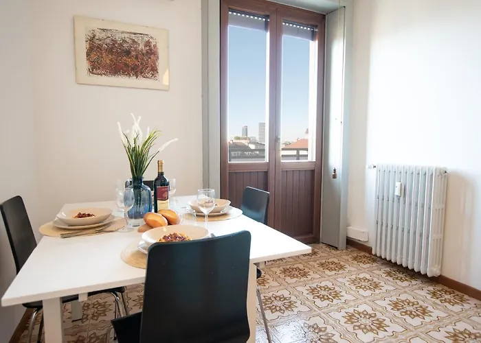 I Host - Sant'agostino 7 * Milan