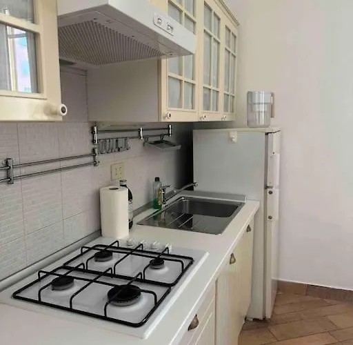 Apartment Xenia - Charming Garden In Porta Venezia *