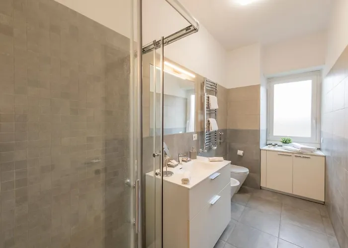 Washington, 83 - Luminoso E * Milan