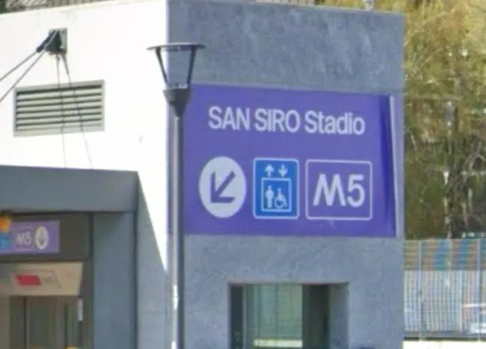 Double 700 Meter From The Stadium Uguale Inserzione Like The Brochures Casa de hóspedes *