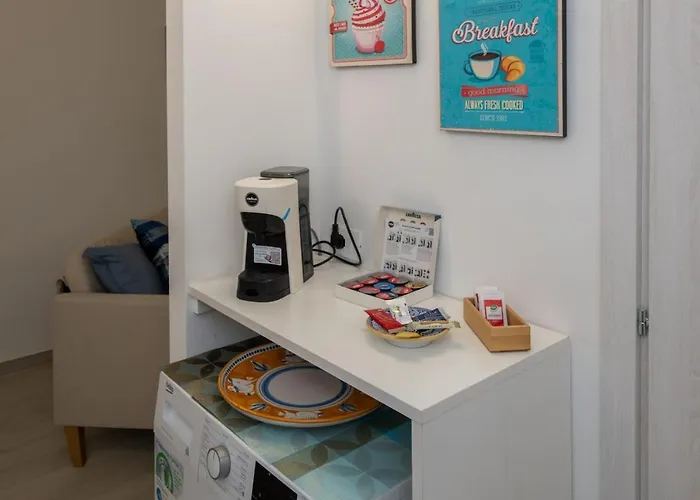 The Palm Sisters - Navigli, Bocconi * מילאנו