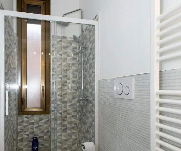 The Palm Sisters - Navigli, Bocconi *