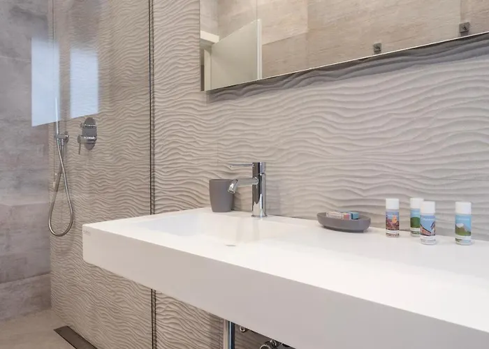 Italianway - Petrella 6 * מילאנו