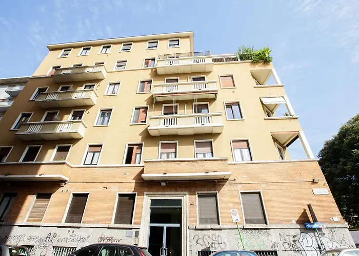 Minimal Near Bocconi * ميلان