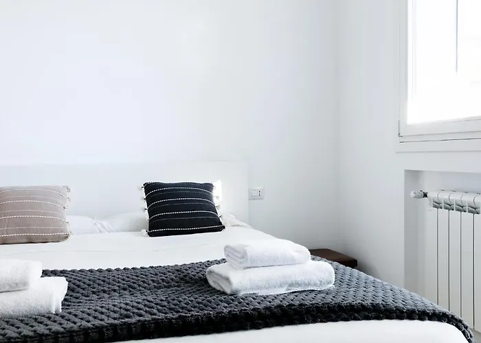 Dehomes - Bicocca Village 28 * Milano