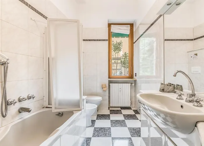 Ampio Zona Moscova Con Due Terrazzi * ميلان