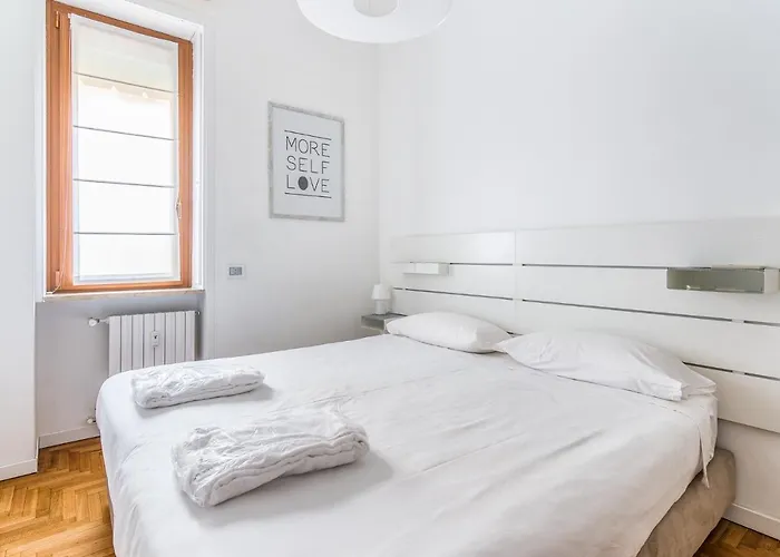 Ampio Zona Moscova Con Due Terrazzi * ميلان