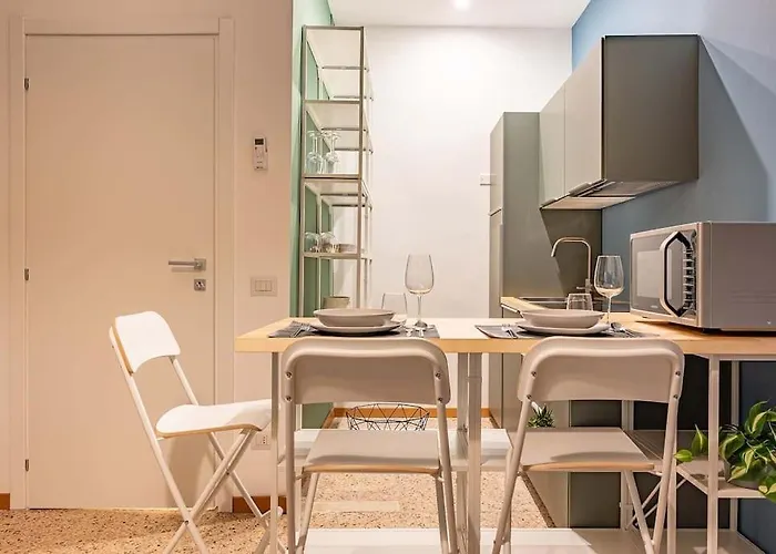 Guest Planet - Cozy Housing Porta Romana M3 Apartment