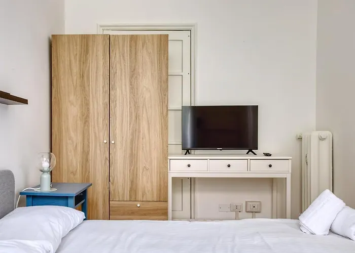 Joivy Mauri - Cosy Flats Near The Duomo Apartment *