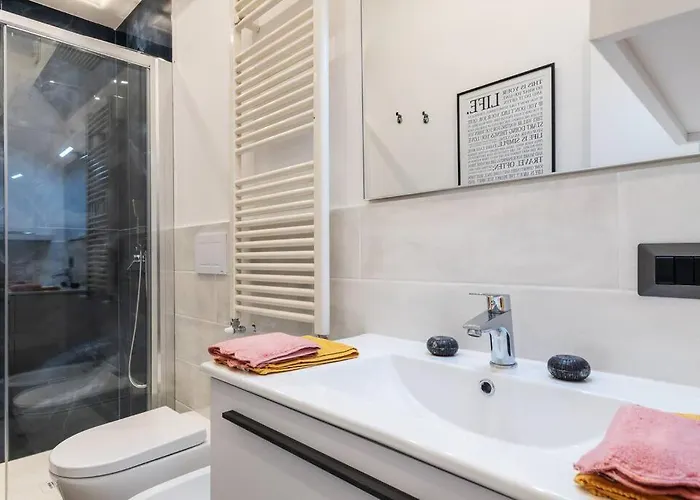 Frisi Fast Wifi Aircon Flexyrent