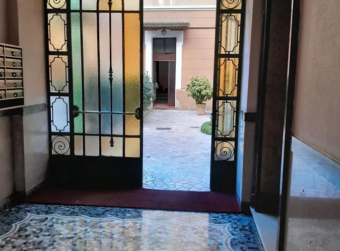 Martina, Silenzioso A 100 Metri Dalla Metropolitana Apartment Mailand