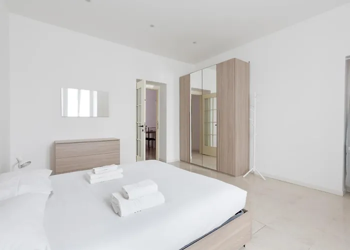 Famagosta M2 Subway Apartment *