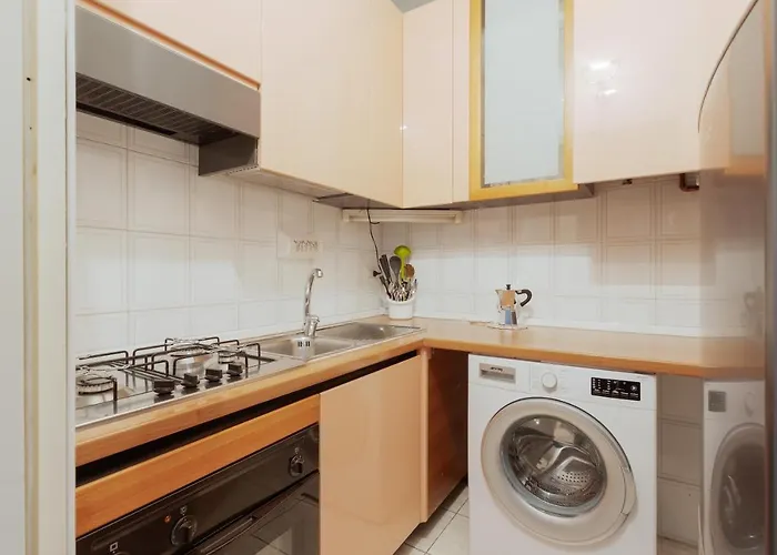 Famagosta M2 Subway Apartment Mailand