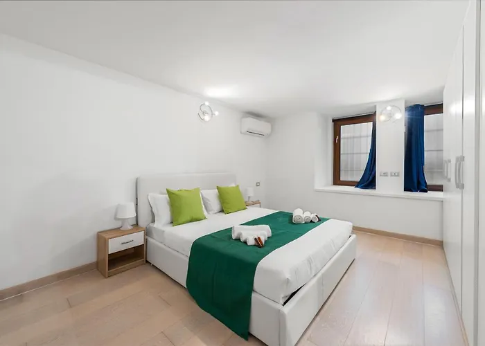 Con Metro Diretta 10 Minuti Duomo דירה