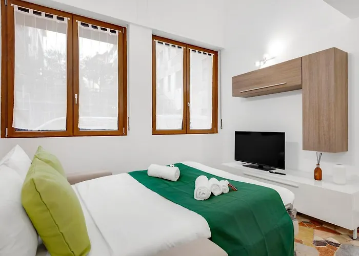 Con Metro Diretta 10 Minuti Duomo דירה