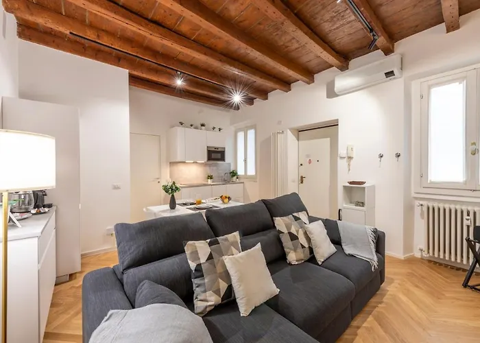 Monte Nero, 62 - Comodo E In Posizione 아파트 밀라노