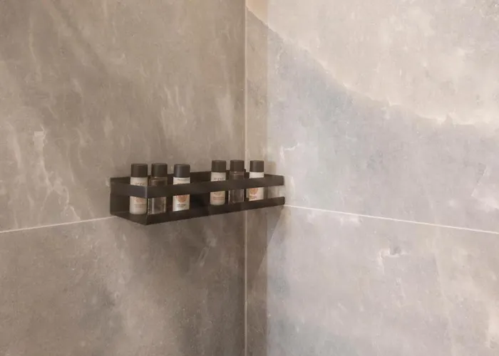 Monte Nero, 62 - Comodo E In Posizione *