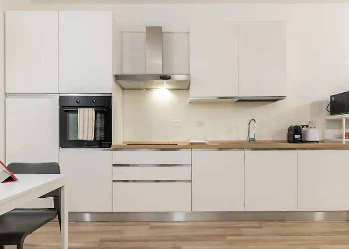 Mora Flexyrent A.c. - Colonne Milánó