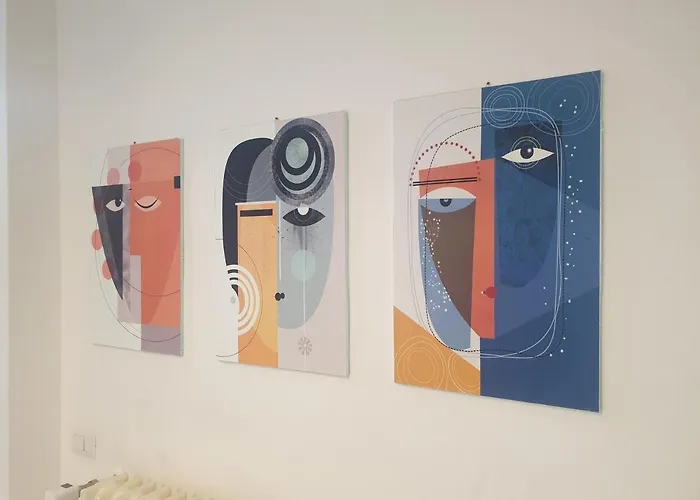 Spacious & Lovely - 4 Queen Bed Apartment