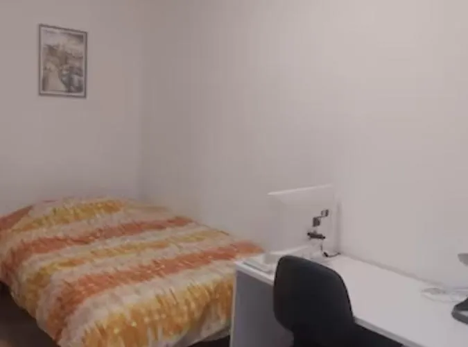 Singola Nel Vicino Metro *