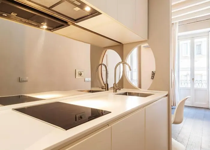 Ampio Monolocale Nel Cuore Di Brera Милан